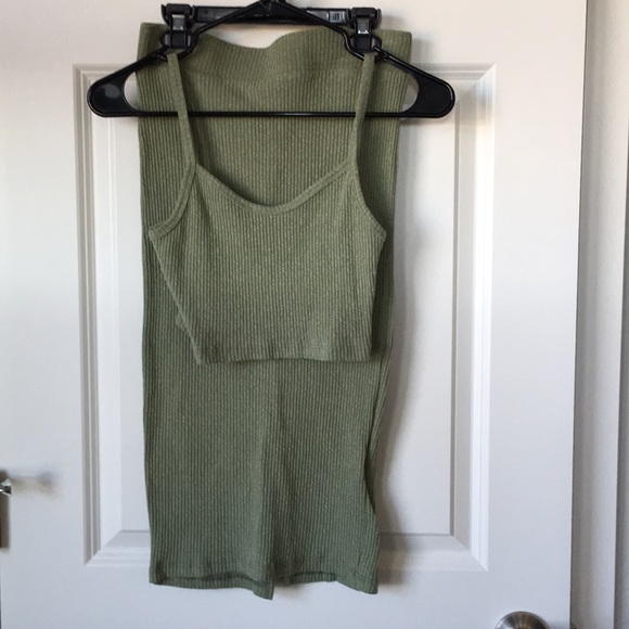 NWOT Green Skirt Set - Picture 2 of 6